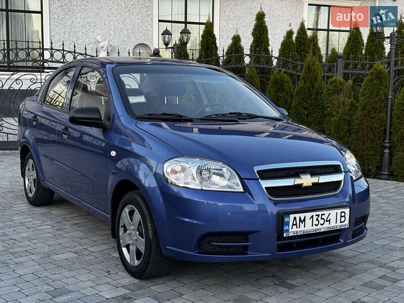 Седан Chevrolet Aveo 2008 в Виннице