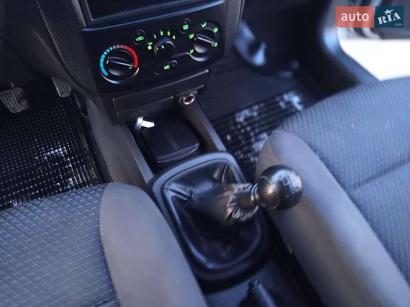 Хэтчбек Chevrolet Aveo 2006 в Коломые