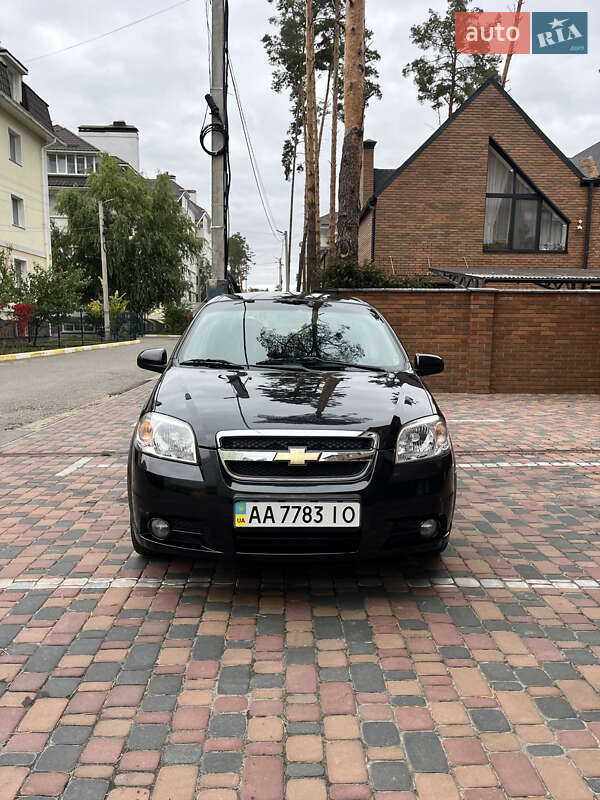 Седан Chevrolet Aveo 2010 в Киеве