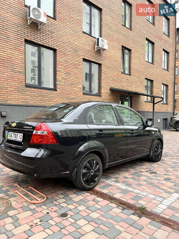 Седан Chevrolet Aveo 2010 в Киеве