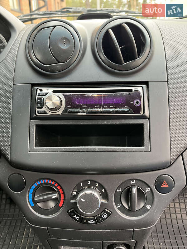 Седан Chevrolet Aveo 2010 в Киеве