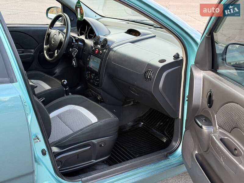 Седан Chevrolet Aveo 2005 в Николаеве фото 10 Седан Chevrolet Aveo 2005 в Николаеве