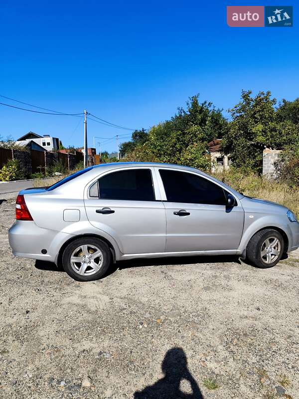 Хэтчбек Chevrolet Aveo 2008 в Киеве