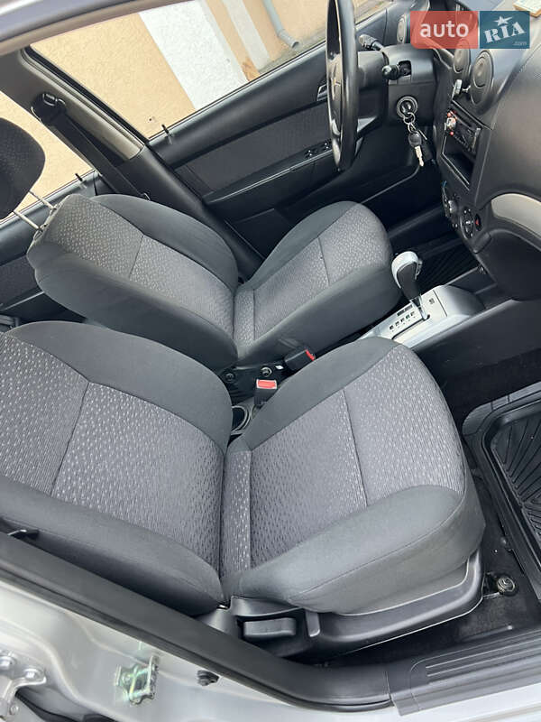 Седан Chevrolet Aveo 2011 в Апостолово