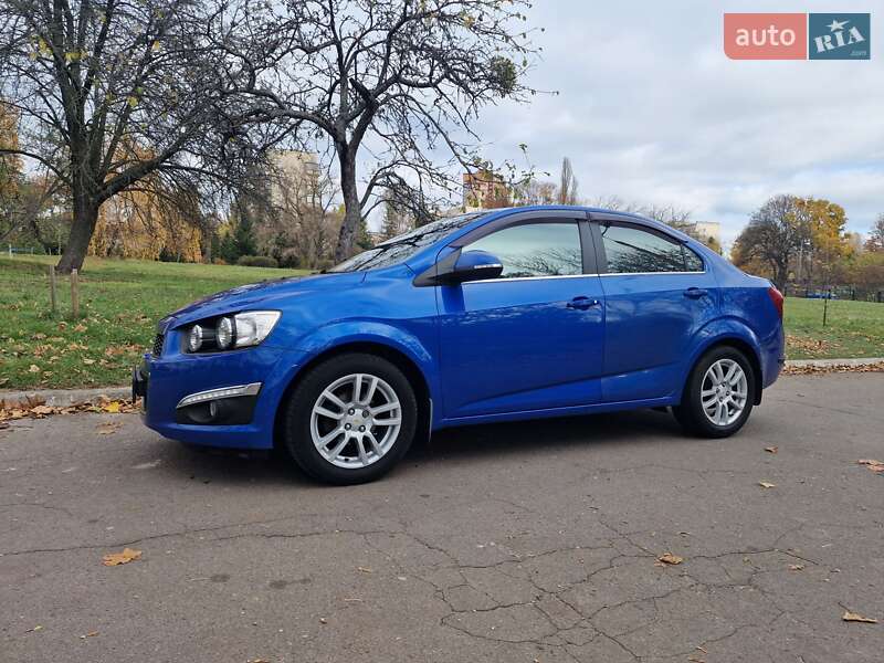Седан Chevrolet Aveo 2014 в Києві