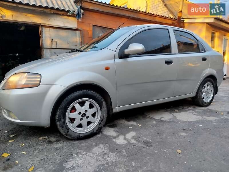 Седан Chevrolet Aveo 2005 в Харькове