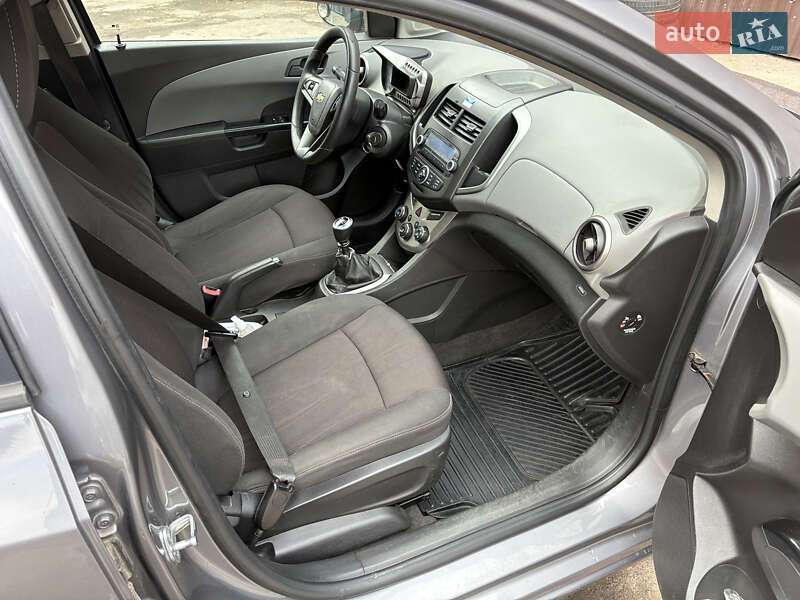 Хэтчбек Chevrolet Aveo 2012 в Ровно