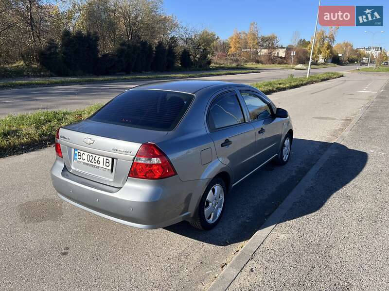 Седан Chevrolet Aveo 2009 в Львове
