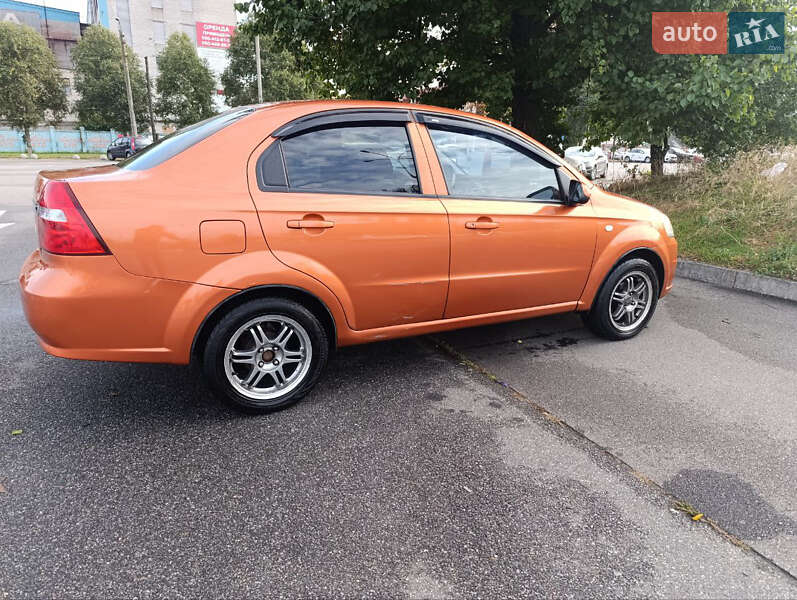Седан Chevrolet Aveo 2006 в Киеве