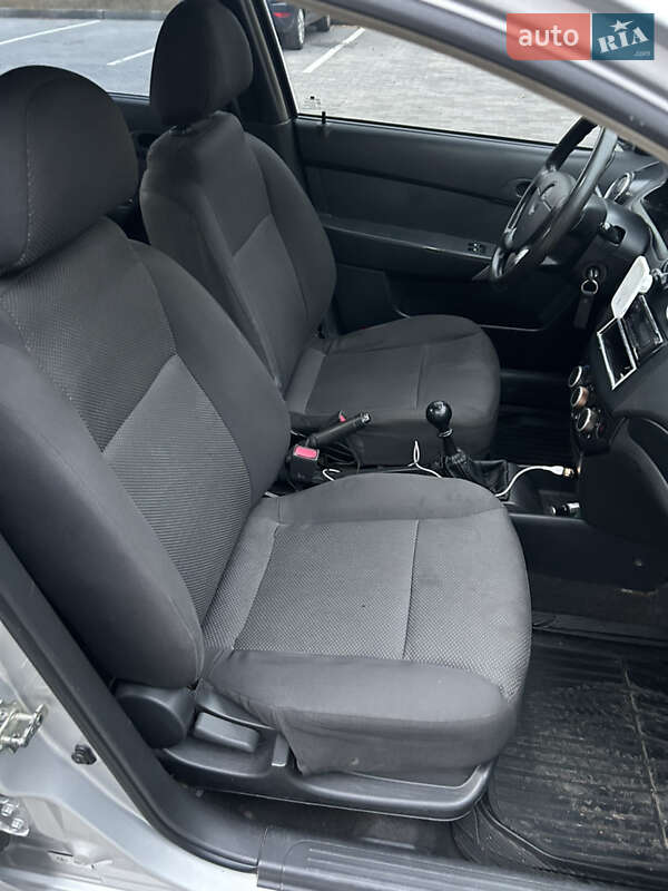 Седан Chevrolet Aveo 2007 в Днепре