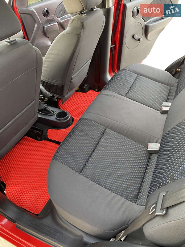 Хэтчбек Chevrolet Aveo 2006 в Броварах