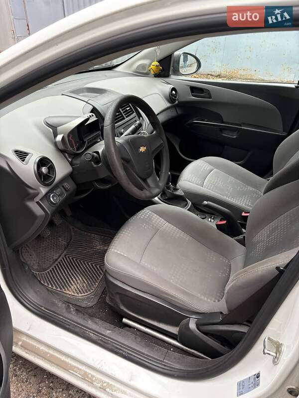 Седан Chevrolet Aveo 2014 в Киеве фото 2 Седан Chevrolet Aveo 2014 в Киеве