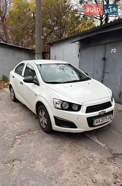 Седан Chevrolet Aveo 2014 в Киеве