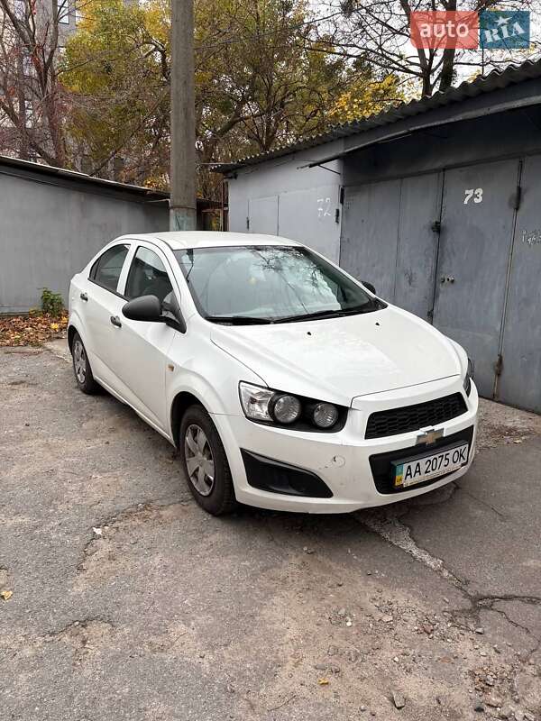 Седан Chevrolet Aveo 2014 в Киеве фото Седан Chevrolet Aveo 2014 в Киеве
