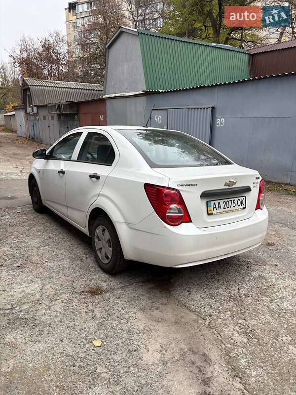 Седан Chevrolet Aveo 2014 в Киеве фото 10 Седан Chevrolet Aveo 2014 в Киеве