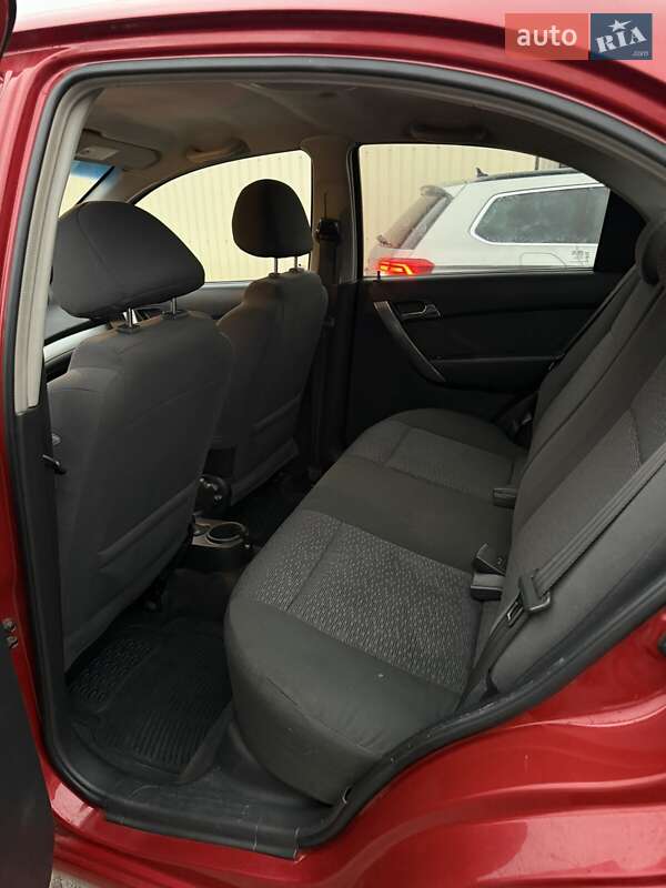 Седан Chevrolet Aveo 2005 в Рівному