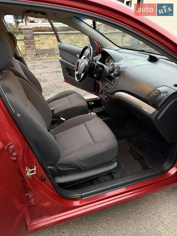 Седан Chevrolet Aveo 2005 в Рівному