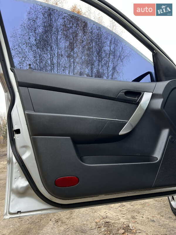 Седан Chevrolet Aveo 2009 в Киеве