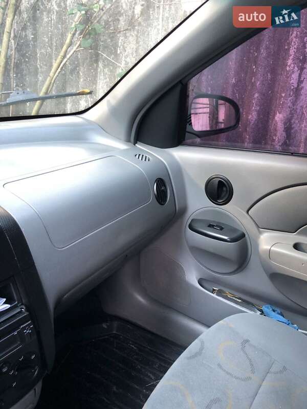 Седан Chevrolet Aveo 2005 в Калинівці