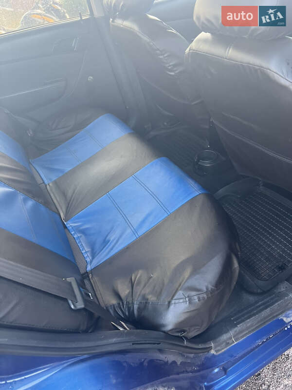 Седан Chevrolet Aveo 2010 в Сарнах