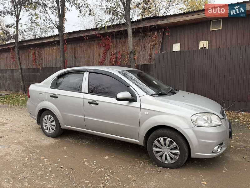 Седан Chevrolet Aveo 2007 в Днепре