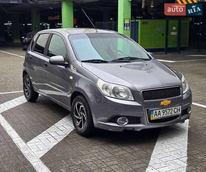 Хэтчбек Chevrolet Aveo 2011 в Киеве