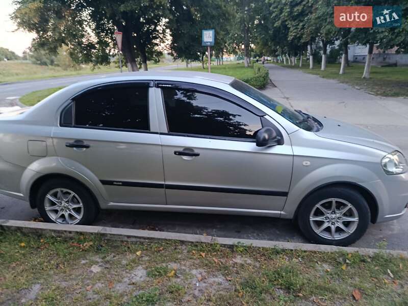 Седан Chevrolet Aveo 2006 в Нетешине