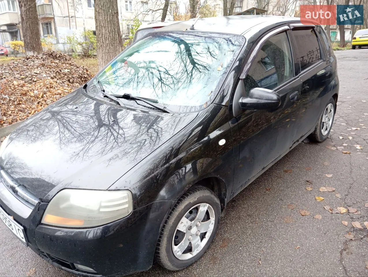 Авто відповідає своїм рокам. 
Ліва і права сторона пошкоджені (глибокі подряпини) видно на фото. 
Автомобіль після невдалого зварювання стаканів трохи тягне вправо (але резину не їсть). 

ТО і ремонти проводив вчасно, інфо є на фото.

Всі пошкодження старався відобразити на фото. 

Тільки переоформлення.

Колеса демісезонні.

В додаток віддаю нові колодки (перед і зад) які не встиг поставити.

Продаж нетерміновий, так що дзвінками  "заберу за 1500" прошу не турбувати.