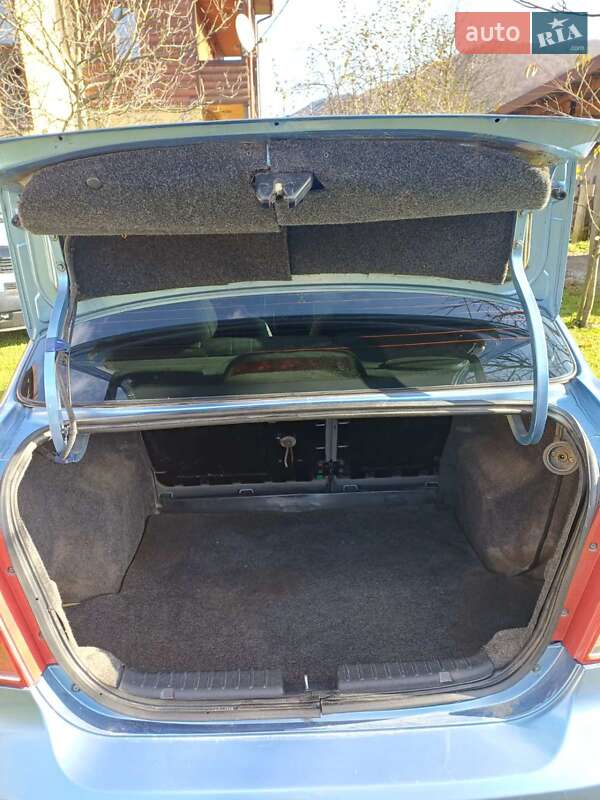 Седан Chevrolet Aveo 2005 в Косові