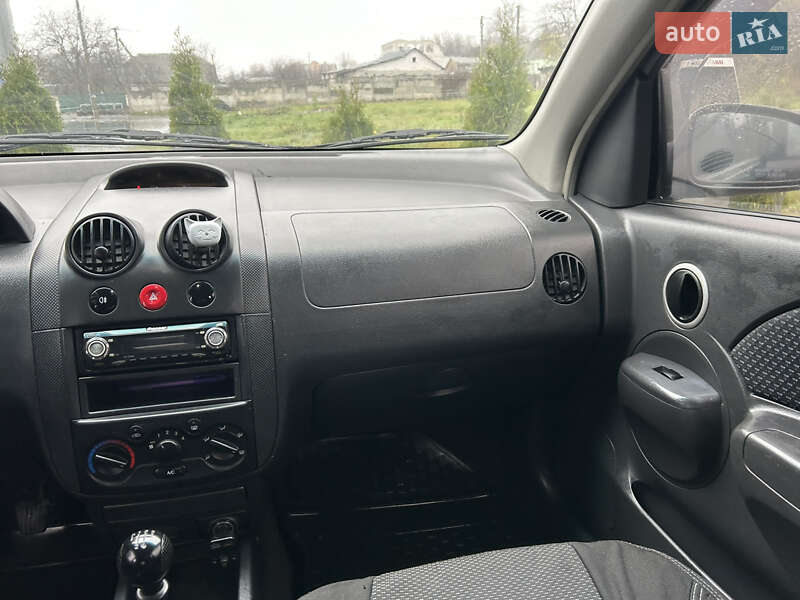 Хэтчбек Chevrolet Aveo 2007 в Малине