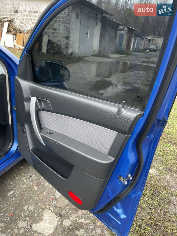 Хэтчбек Chevrolet Aveo 2008 в Желтых Водах