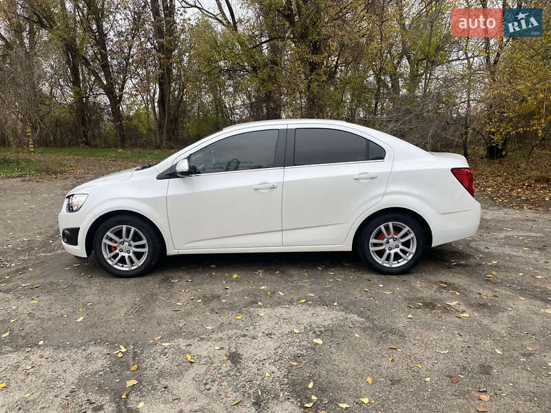 Седан Chevrolet Aveo 2014 в Дніпрі