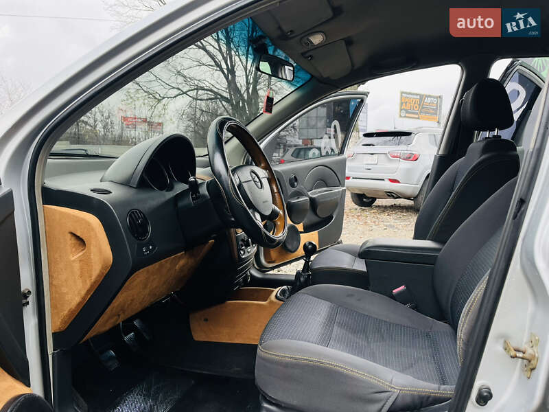 Хэтчбек Chevrolet Aveo 2005 в Харькове