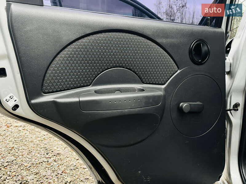 Хэтчбек Chevrolet Aveo 2005 в Харькове