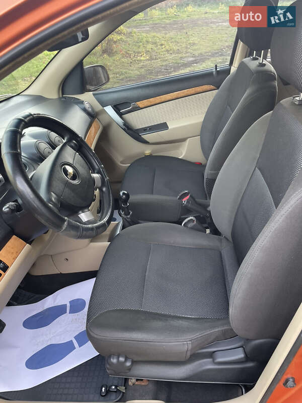 Седан Chevrolet Aveo 2007 в Хотине