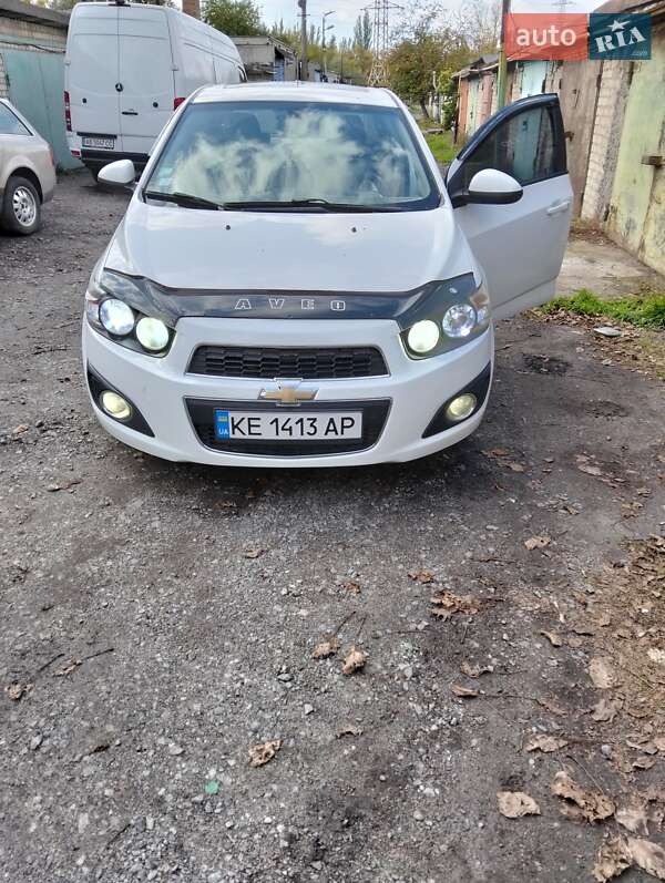Седан Chevrolet Aveo 2013 в Кривом Роге