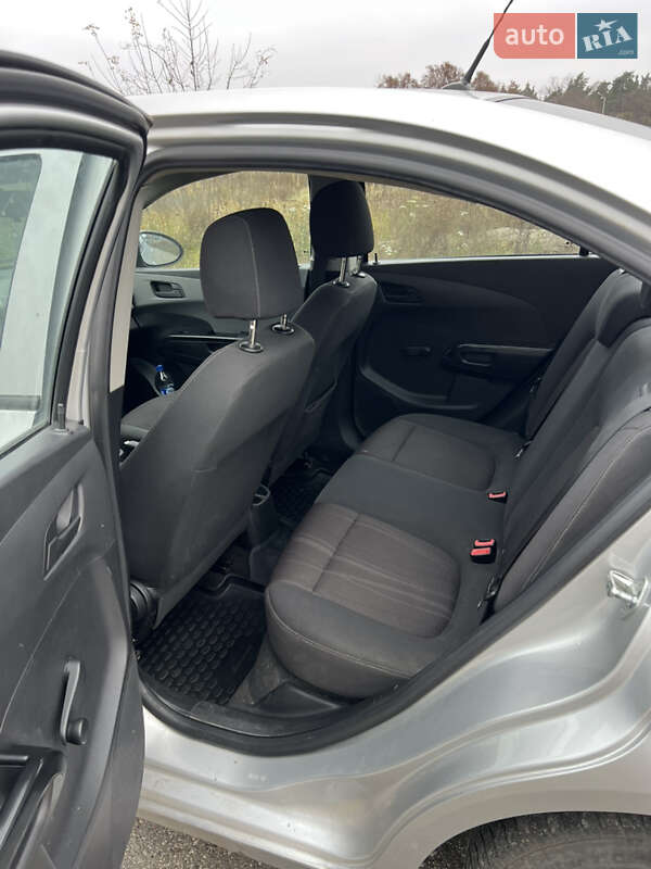 Седан Chevrolet Aveo 2012 в Киеве