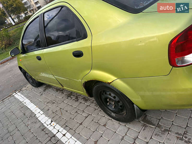 Седан Chevrolet Aveo 2004 в Харькове