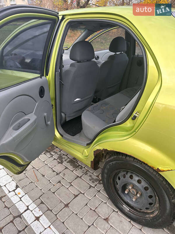 Седан Chevrolet Aveo 2004 в Харькове