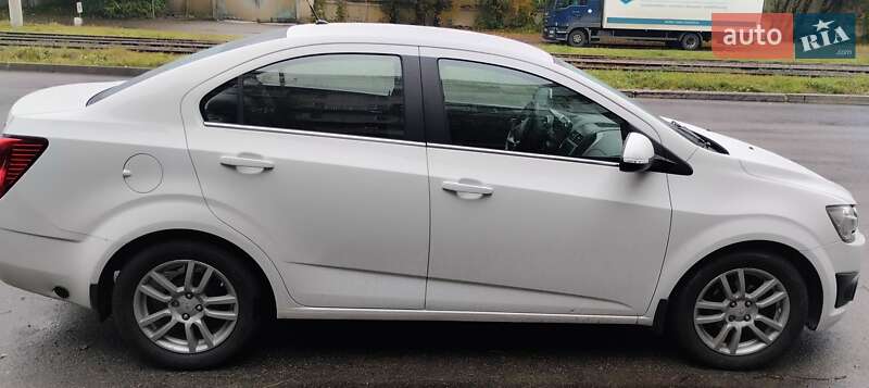 Седан Chevrolet Aveo 2014 в Киеве