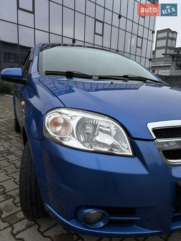 Седан Chevrolet Aveo 2010 в Львове