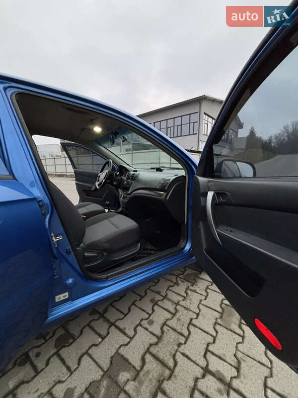 Седан Chevrolet Aveo 2010 в Львове