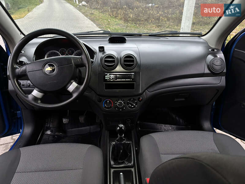 Седан Chevrolet Aveo 2010 в Львове