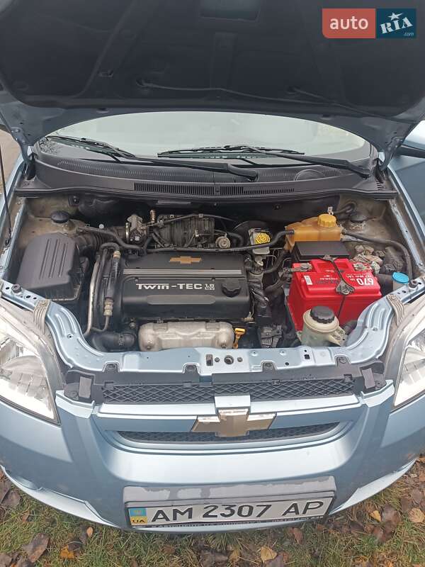 Седан Chevrolet Aveo 2008 в Звягеле