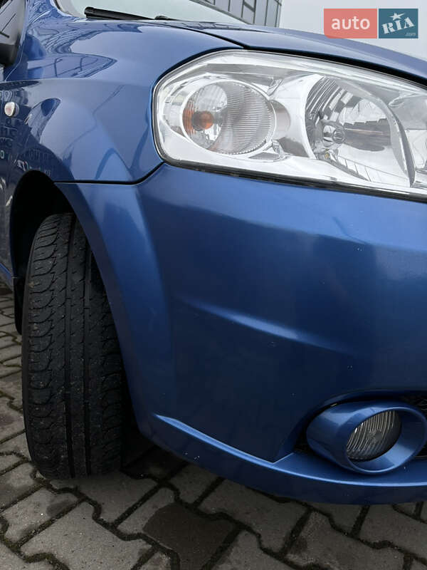 Седан Chevrolet Aveo 2010 в Львове