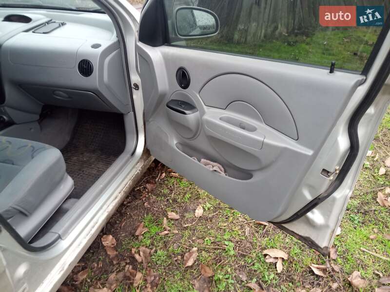 Седан Chevrolet Aveo 2004 в Лозовой