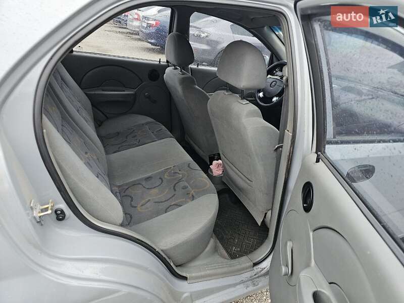 Седан Chevrolet Aveo 2004 в Каменском