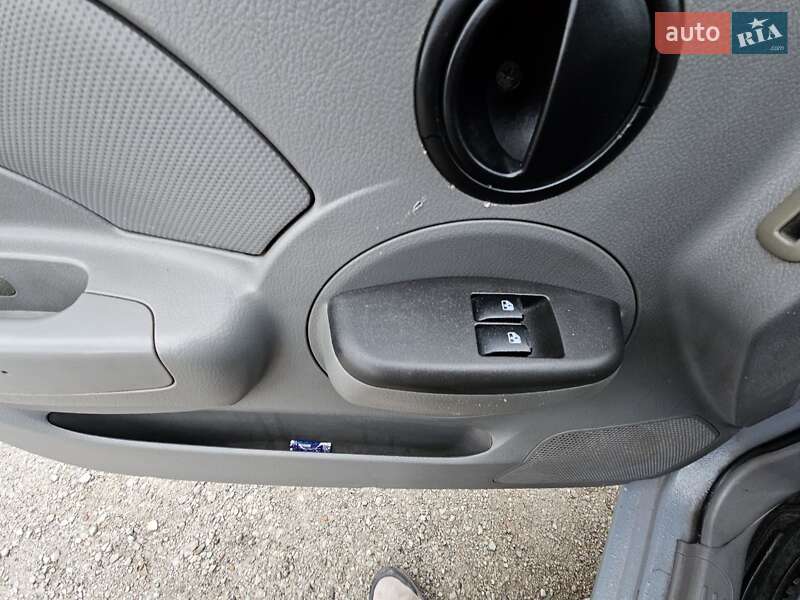 Седан Chevrolet Aveo 2004 в Каменском