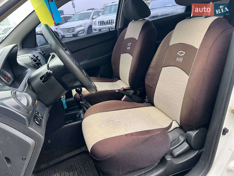 Седан Chevrolet Aveo 2006 в Львове