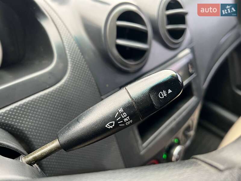 Седан Chevrolet Aveo 2006 в Львове